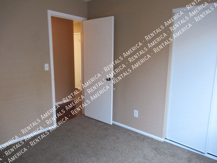 Building Photo - 3142 W Foothill Dr