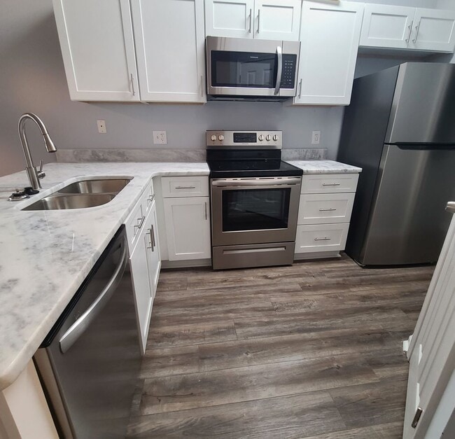 Building Photo - $500 off first months rent !!  Condo In Myrtle Beach!!