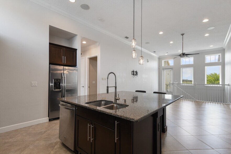 Building Photo - 13787 Benavente Ave