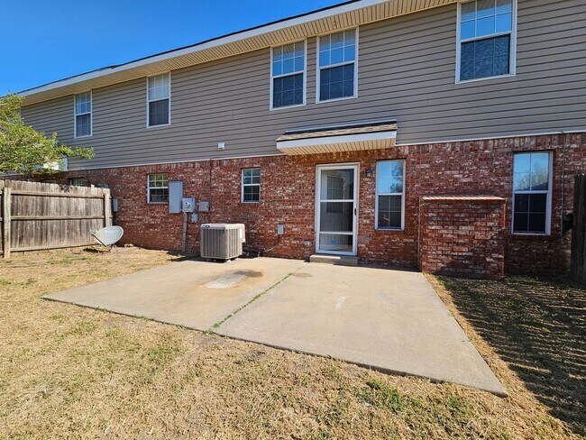 Building Photo - 867 Rambling Oaks Dr