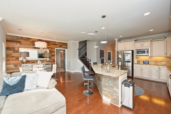 Building Photo - Resort Living at its finest in Foxland Harbor, Gallatin's premier golf and lake community!