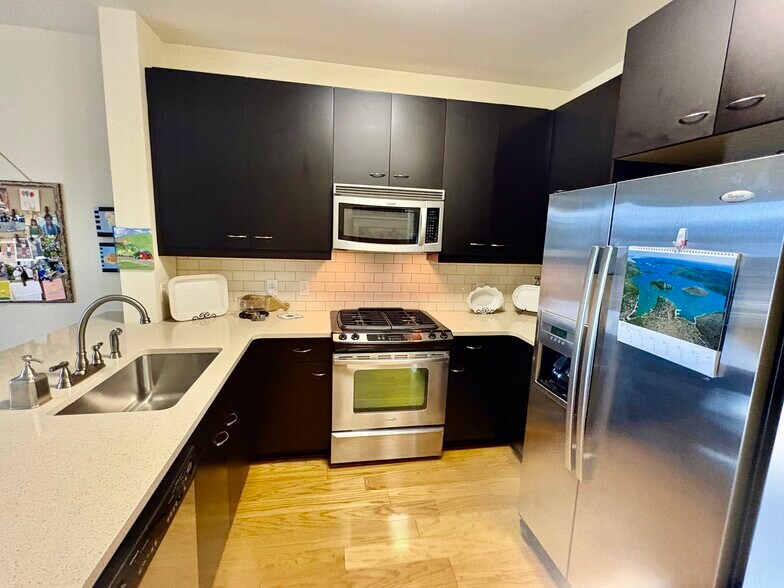 Building Photo - 200 Manufacturers Rd