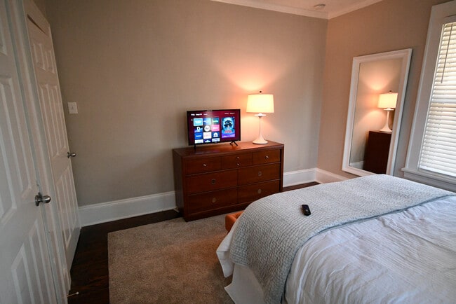 Building Photo - 408 W Park Ave