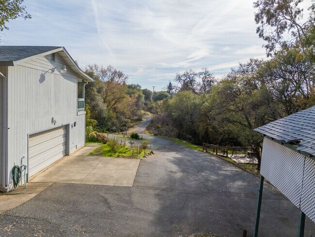 Building Photo - 61 Wattles Way