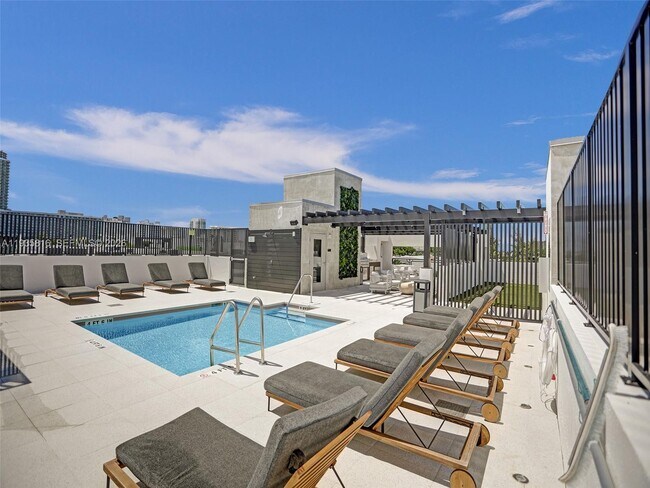 Building Photo - 1030 15th St