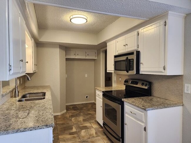 Building Photo - 3 Bed 2 Bath Home-Choctaw Trails Sec I Addition