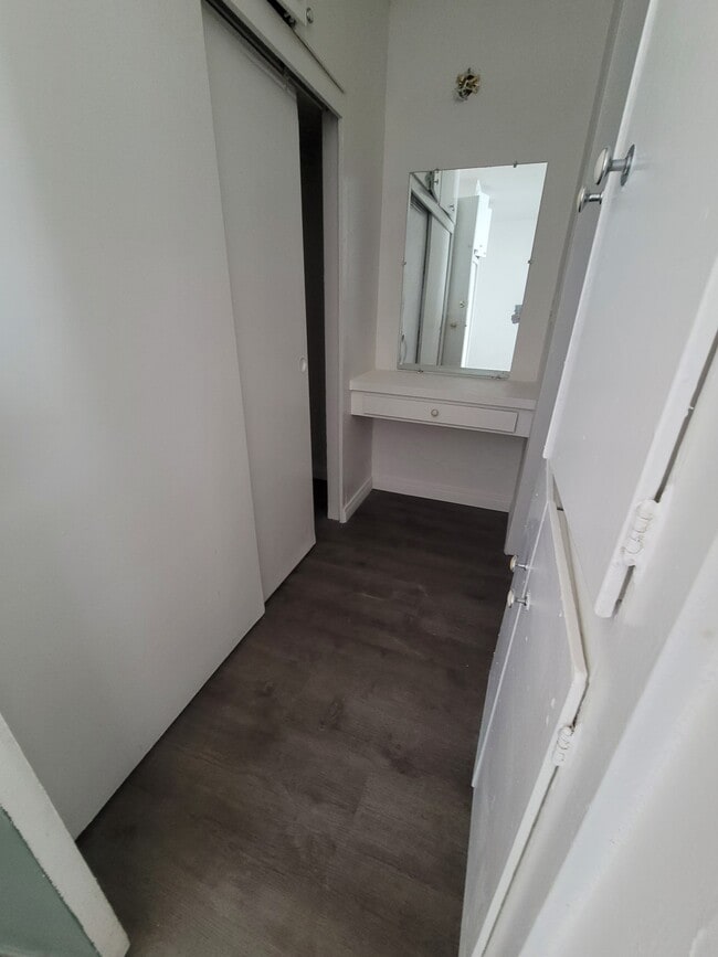 Building Photo - 7111 Woodley Ave