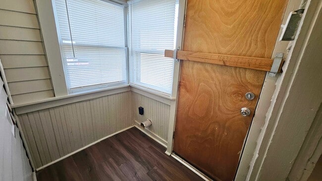 Building Photo - Lots of Room!