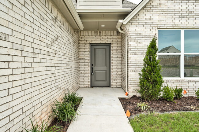 Building Photo - 2116 Josslyn Pl