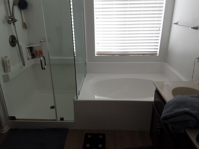 Building Photo - 496 Christina Ct