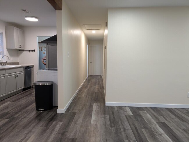 Building Photo - 8700 Doss Rd