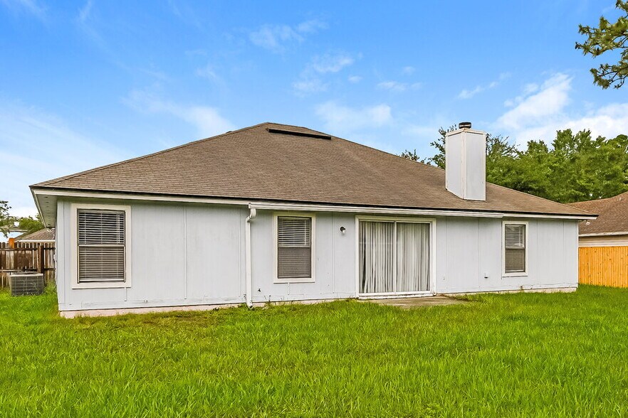 Building Photo - 427 Federal Hill Rd