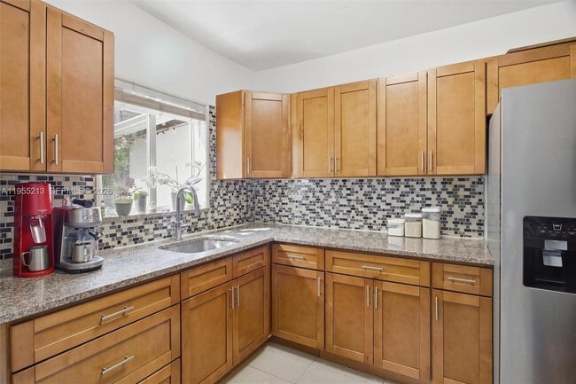 Building Photo - 104 SW 40th Ave