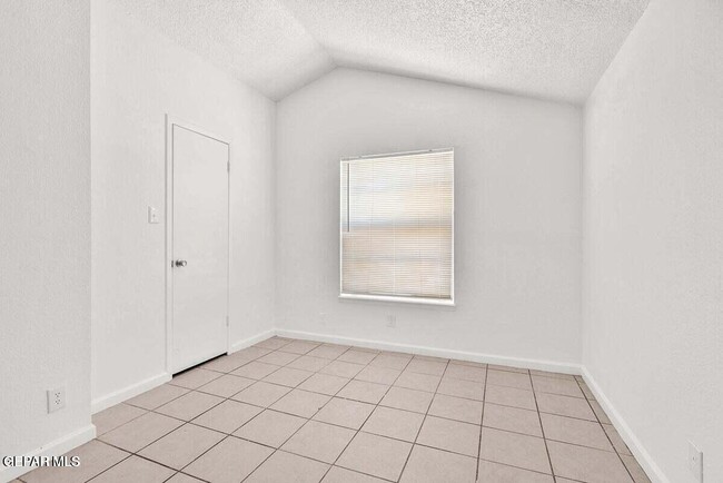 Building Photo - 1921 Lake Omega St