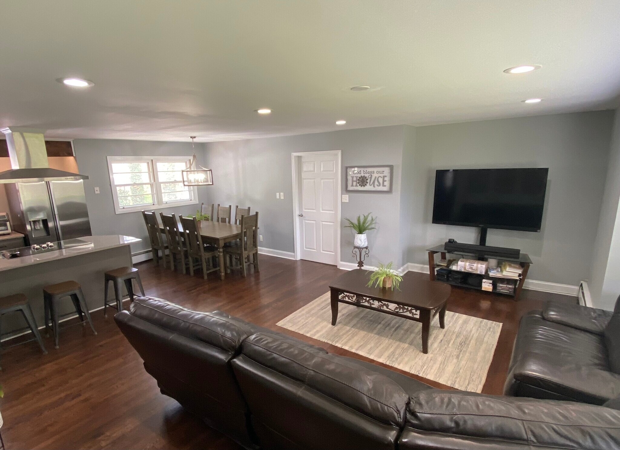 Main floor - 3300 Decker Pl
