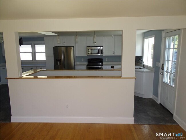 Building Photo - 15 Bayshore Dr