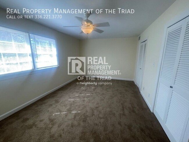 Building Photo - 2821 Tully Square