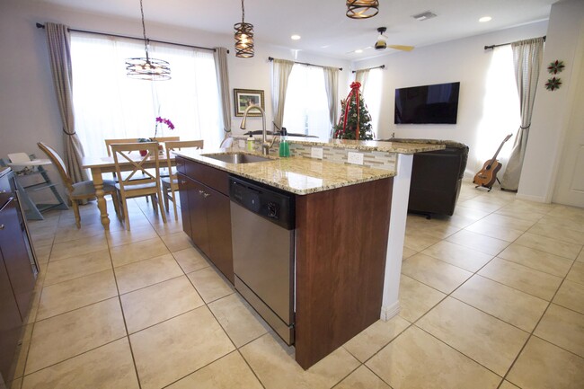 Building Photo - 4616 Tara Cove Way