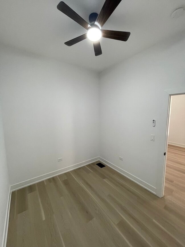 Building Photo - 5531 S May St