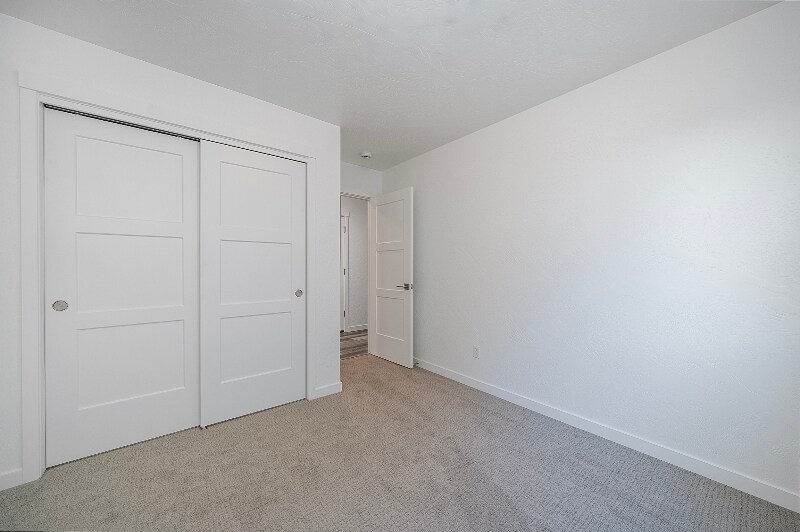 Building Photo - 128 W View Dr