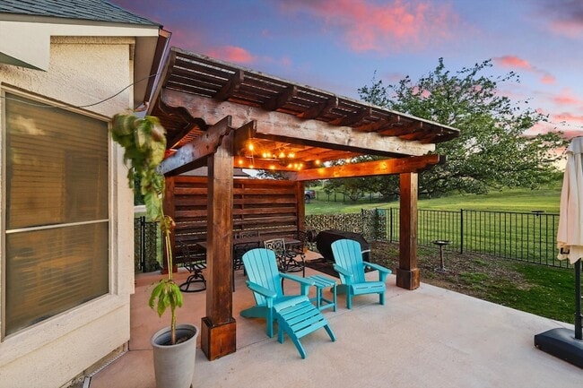 Building Photo - 10701 Los Rios Dr