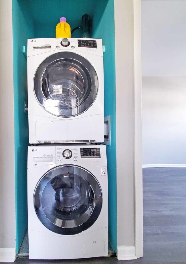 Building Photo - 1223 Quincy Ct