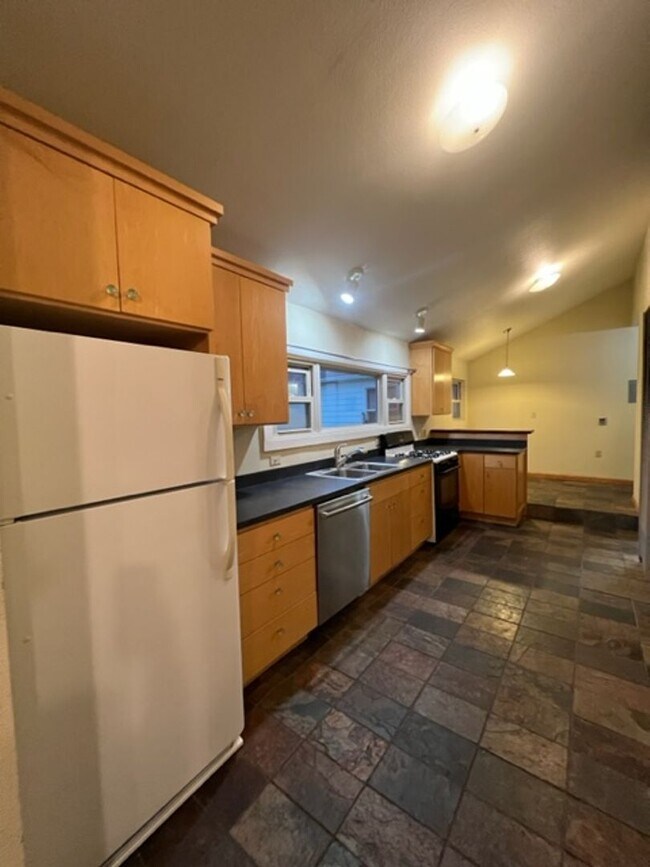 Building Photo - 3030 Park St