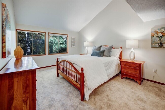 Building Photo - 546 Great Elm Way