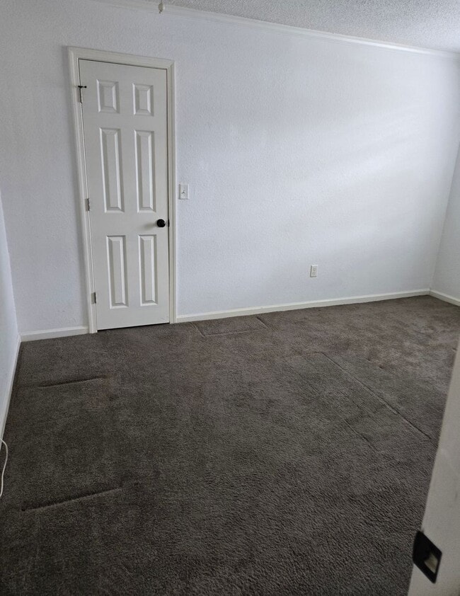 Building Photo - 2 bedroom 1 bath