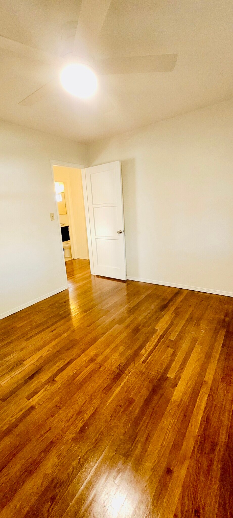 Building Photo - 4313 Mentone St