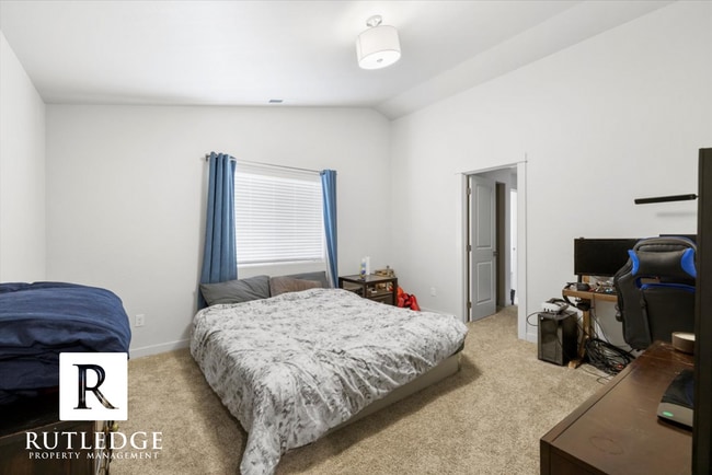 Building Photo - 3 Bedroom 2 Bath Home in Medford!