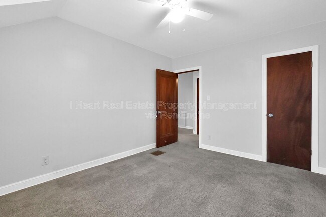 Building Photo - 973 Kelton Ave