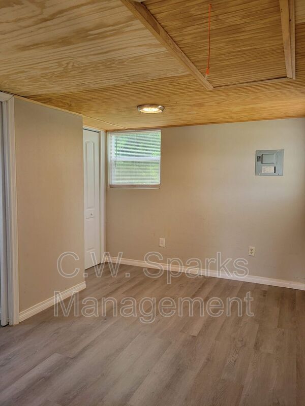 Building Photo - 310 Carson Cir