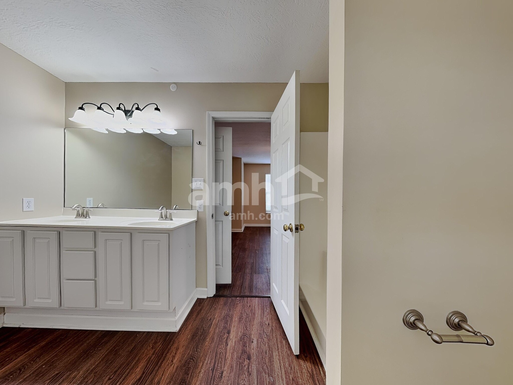 Building Photo - 1405 Randall Park Dr