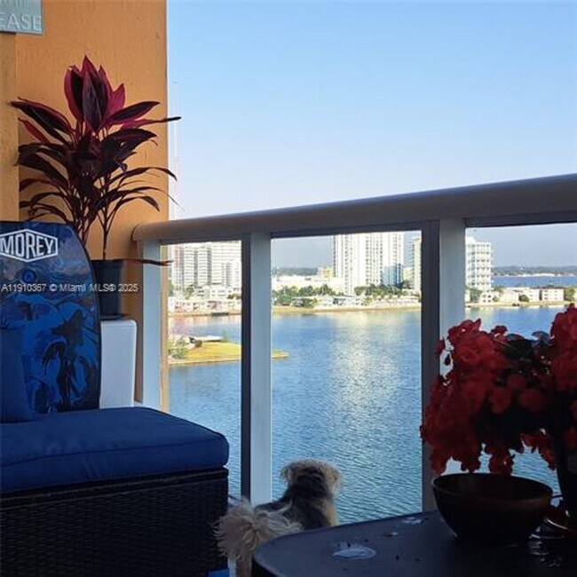 Building Photo - 1625 Kennedy Cswy