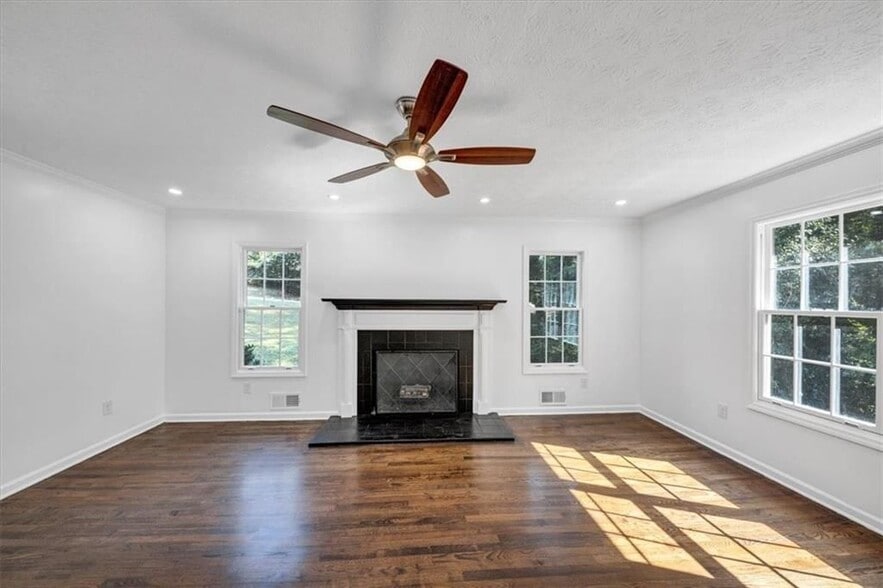 Building Photo - 172 Oak Forest Dr