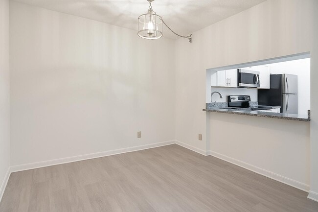 Building Photo - 209 Foxtail Dr