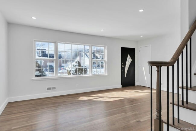 Building Photo - 11 Barbara Dr