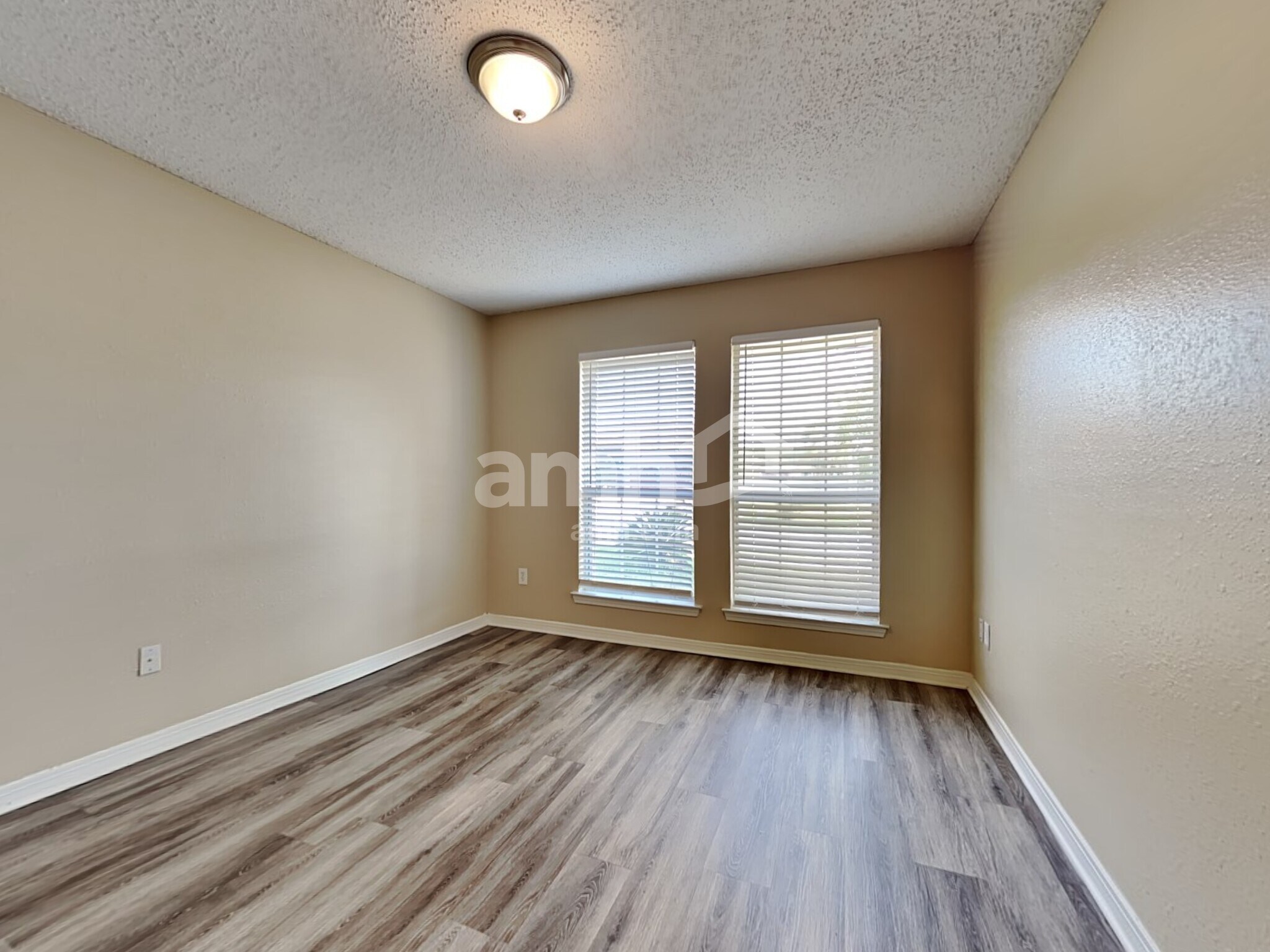 Building Photo - 9215 Hawkeye Dr