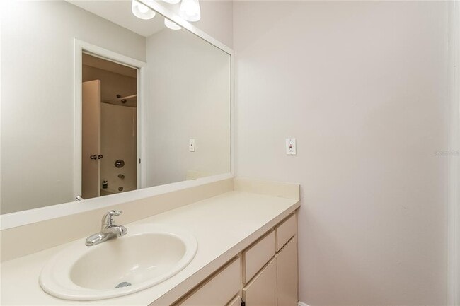 Building Photo - 1433 Vinetree Dr