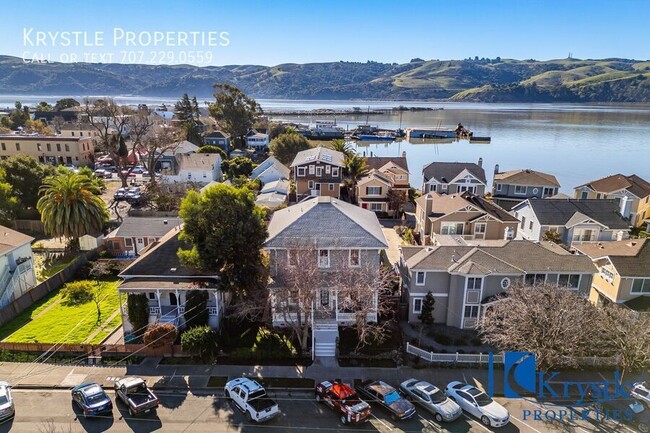 Building Photo - Downtown Benicia Living! Comfortable 1 BD/...