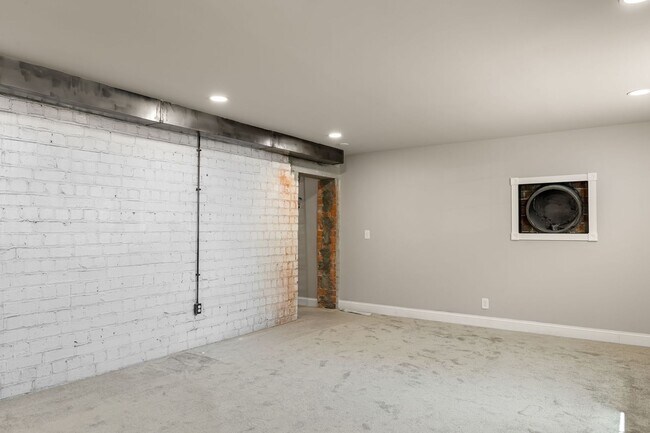 Building Photo - Thiel on 9th