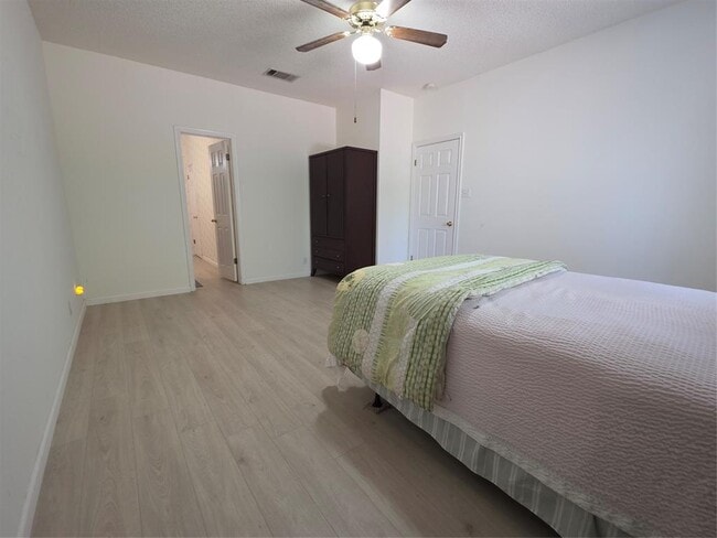 Building Photo - 16800 Tomcat Dr