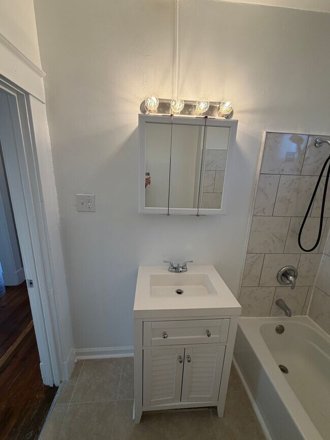 Building Photo - Beautifully Renovated 4bdrm/1.5bth Home Located in Richmond's Northside!!