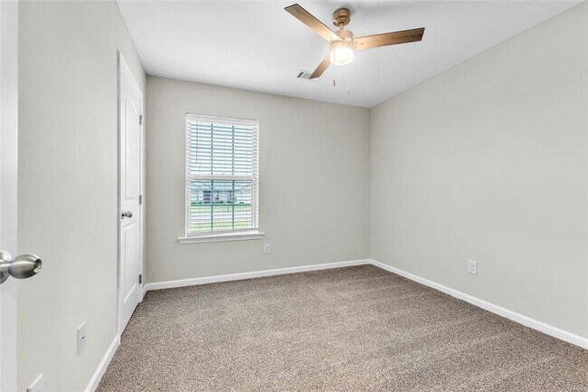 Building Photo - 1823 Landing Pl