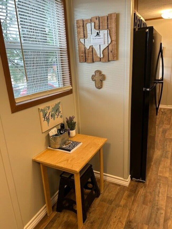 Building Photo - ALL BILLS PAID! COZY FURNISHED MOBILE HOME...