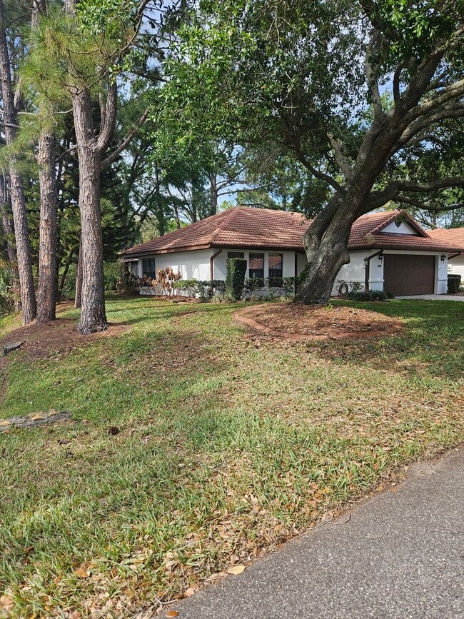 Building Photo - 2 BEDROOM 2 BATH HOME IN  PELICAN BAY GATED COMMUNITY