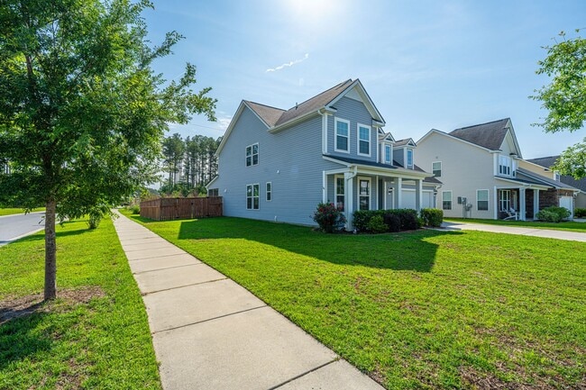 Building Photo - 201 Bigleaf Ct