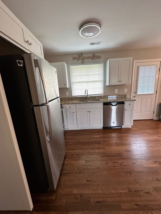 Building Photo - 3 bedroom/1 bathroom home in Central, SC