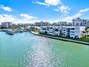 Building Photo - 7625 Sun Island Dr S